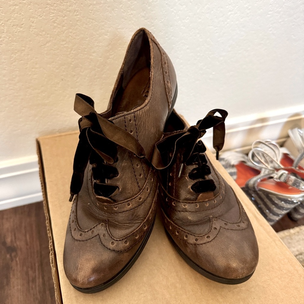NEW Born Brown flats